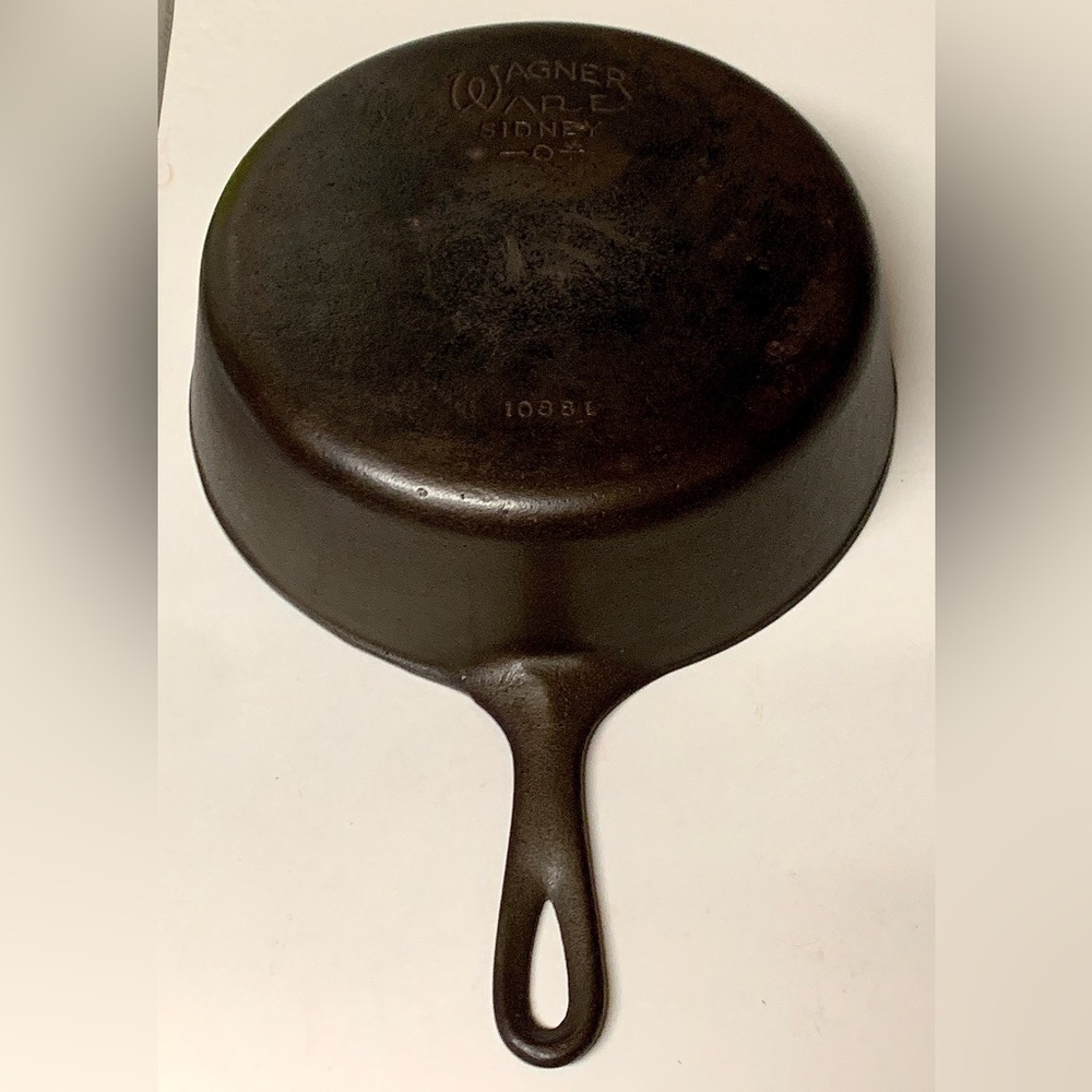 Mid Century Vintage Wagner Ware #8 10” Cast Iron Skillet
